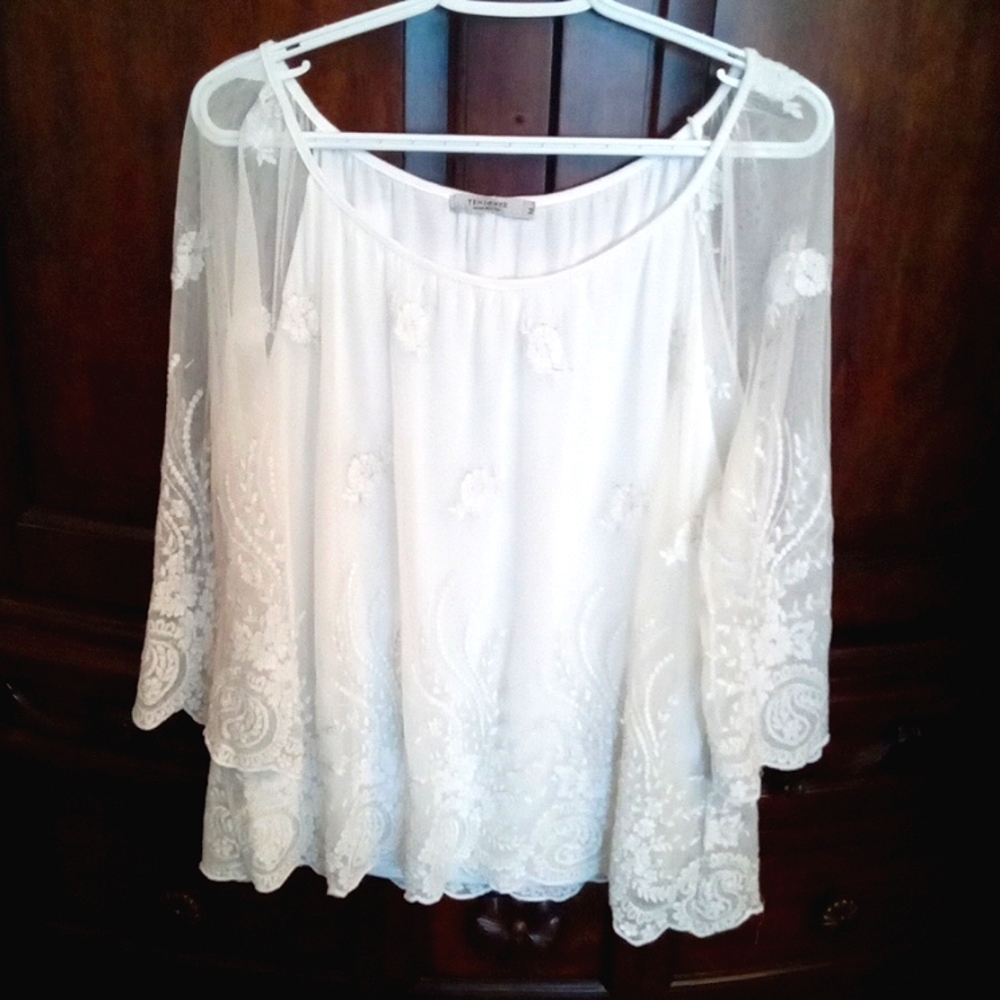 Tendenze Women's White Mesh Lace Embroidery Overlay Top with Lining  Medium
